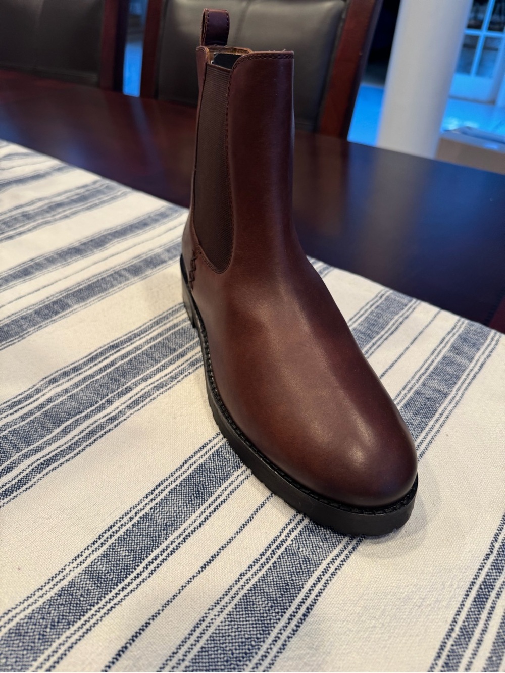 Frye Women’s Chelsea Boot in Dark Brown - Brand New Never Worn - Size 8M